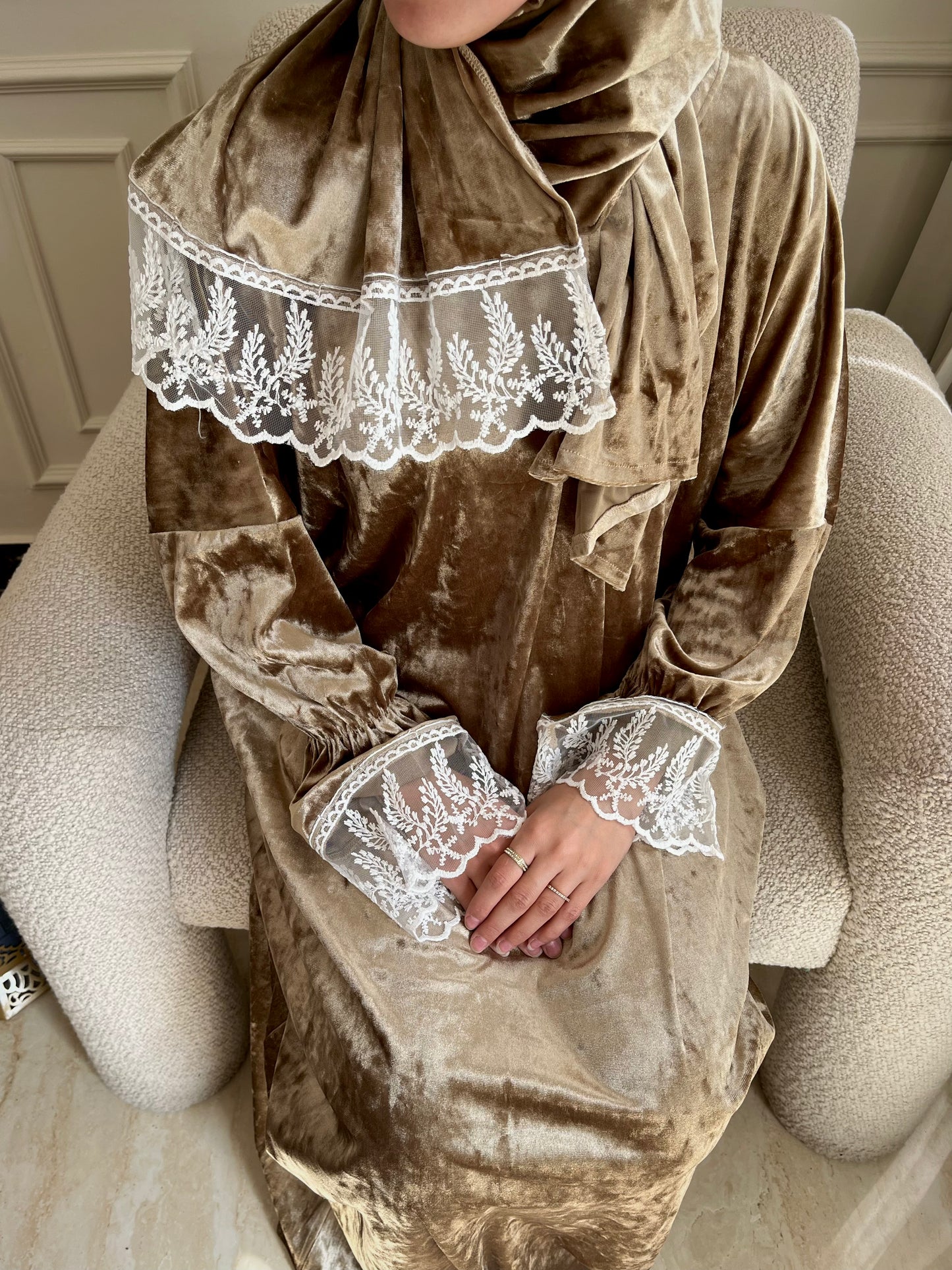 Jangah Velvet Lace Prayer Isdal — Luxury Ramadan and Eid Prayer Set